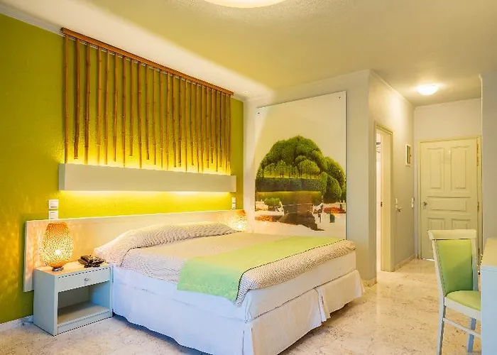 Bourtzi Skiathos stad